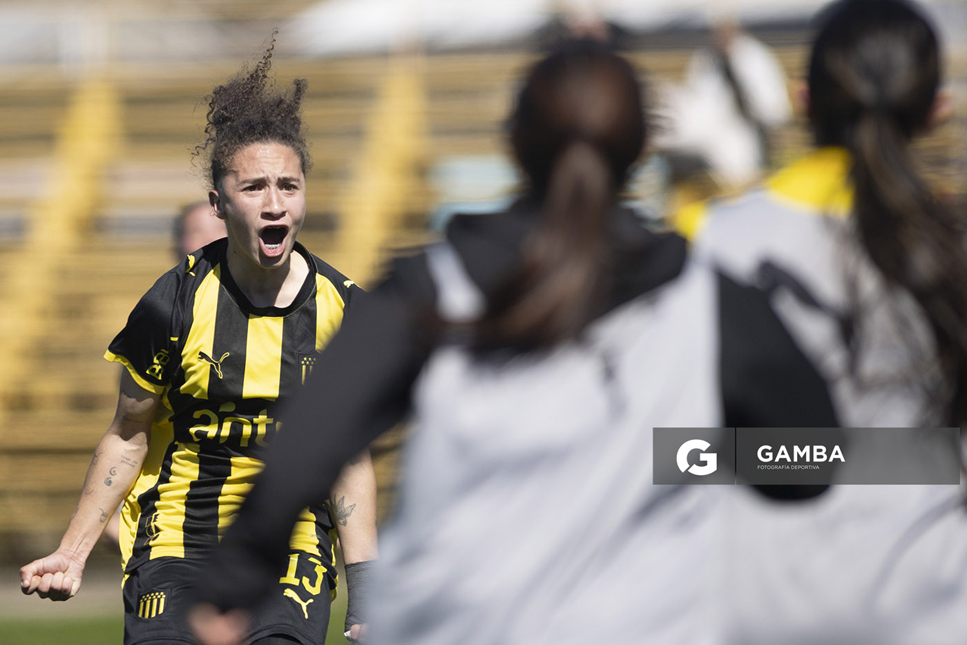 Micaela Domínguez, de Peñarol, Campeonato Uruguayo Femenino. Estadio José Pedro Damiani.