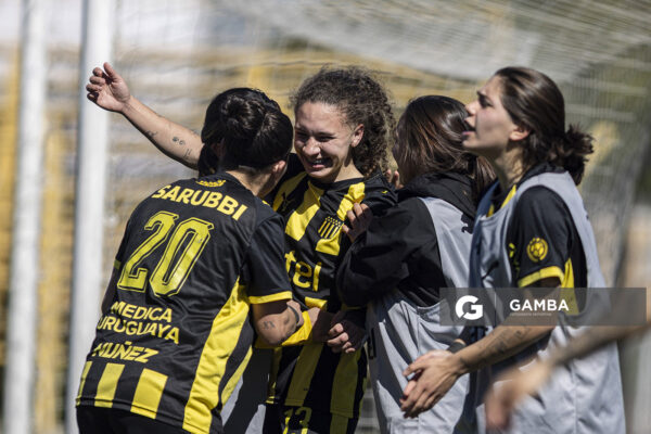 Micaela Domínguez, de Peñarol, Campeonato Uruguayo Femenino. Estadio José Pedro Damiani.