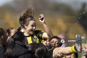 Carla Larrosa, de Peñarol, Campeonato Uruguayo Femenino. Estadio José Pedro Damiani.
