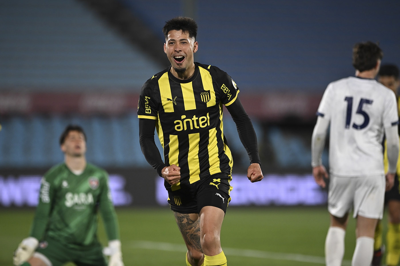 Peñarol 3 - Albion 1. F6CL26.