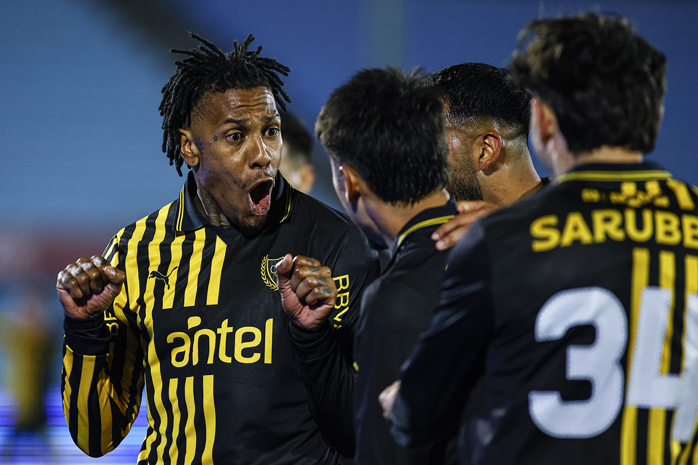 Peñarol 2 - Boston River 1. F8CL26.