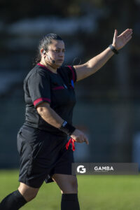 Susy Daer, árbitra central, 24ª Copa Nacional de Fútbol Femenino .