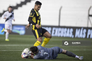 Mauro Goicoechea, golero de Danubio, Liga AUF Uruguaya. Estadio María Mincheff de Lazaroff.