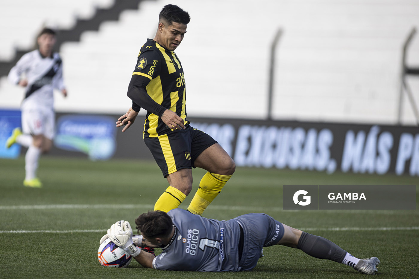 Mauro Goicoechea, golero de Danubio, Liga AUF Uruguaya. Estadio María Mincheff de Lazaroff.