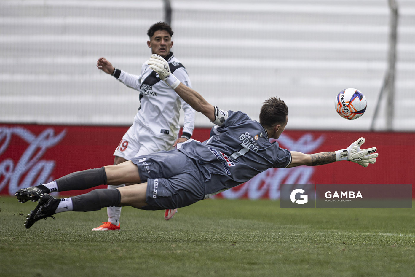 Mauro Goicoechea, golero de Danubio, Liga AUF Uruguaya. Estadio María Mincheff de Lazaroff.