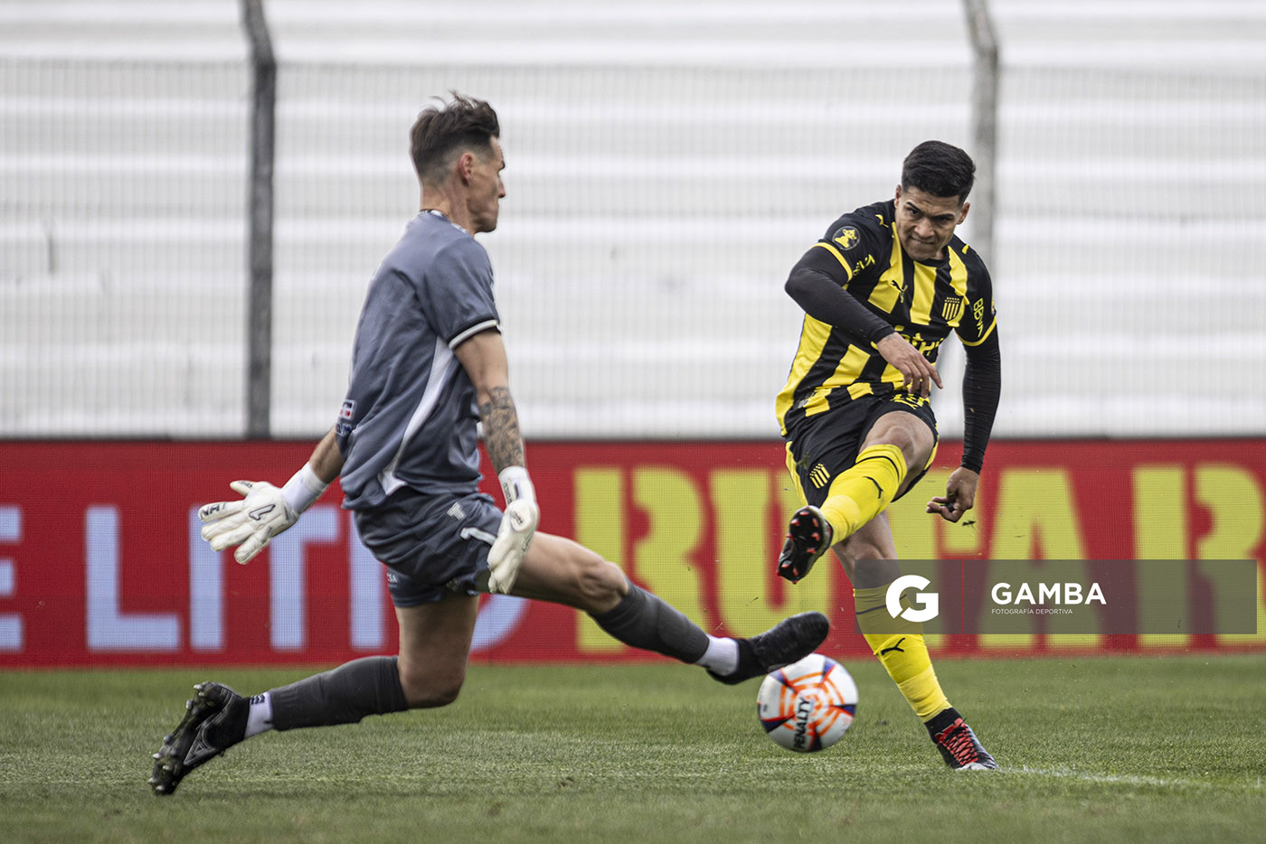 Matías Arezo, de Peñarol, Liga AUF Uruguaya. Estadio María Mincheff de Lazaroff.