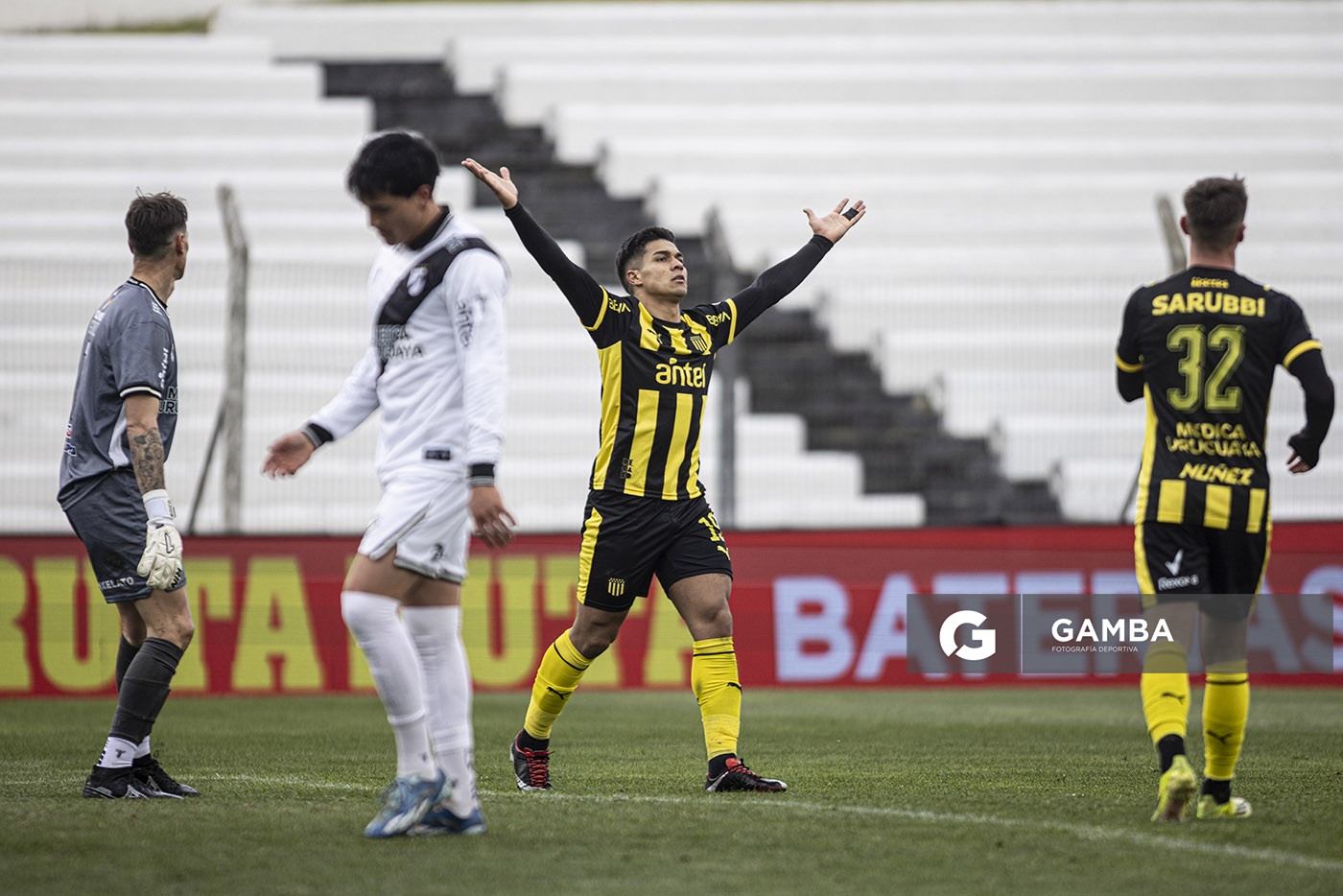 Matías Arezo, de Peñarol, Liga AUF Uruguaya. Estadio María Mincheff de Lazaroff.