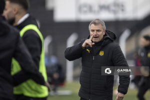 Diego Aguirre, director técnico de Peñarol, Liga AUF Uruguaya. Estadio María Mincheff de Lazaroff.