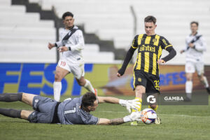 Leandro Umpiérrez, de Peñarol, Liga AUF Uruguaya. Estadio María Mincheff de Lazaroff.