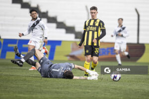 Leandro Umpiérrez, de Peñarol, Liga AUF Uruguaya. Estadio María Mincheff de Lazaroff.