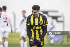 Matías Arezo, de Peñarol, Liga AUF Uruguaya. Estadio María Mincheff de Lazaroff.