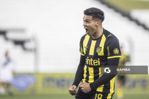 Matías Arezo, de Peñarol, Liga AUF Uruguaya. Estadio María Mincheff de Lazaroff.
