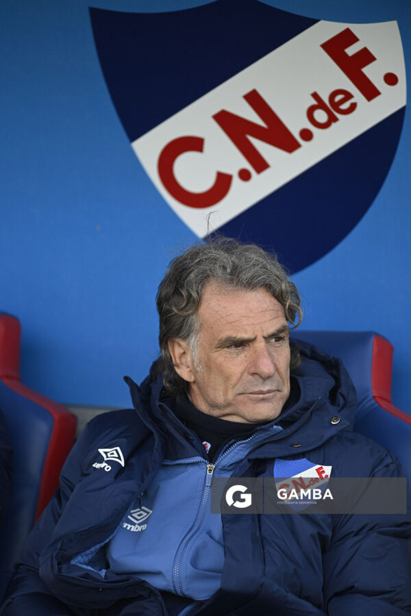 Daniel Carreño, director técnico de Nacional, Liga AUF Uruguaya. Estadio Gran Parque Central.