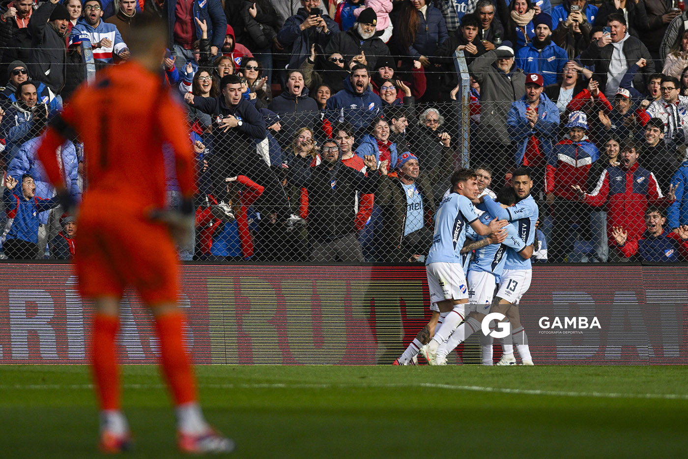 Jugadores de Nacional celebran tras el gol anotado por Lucas Rodríguez. Liga AUF Uruguaya. Estadio Gran Parque Central.