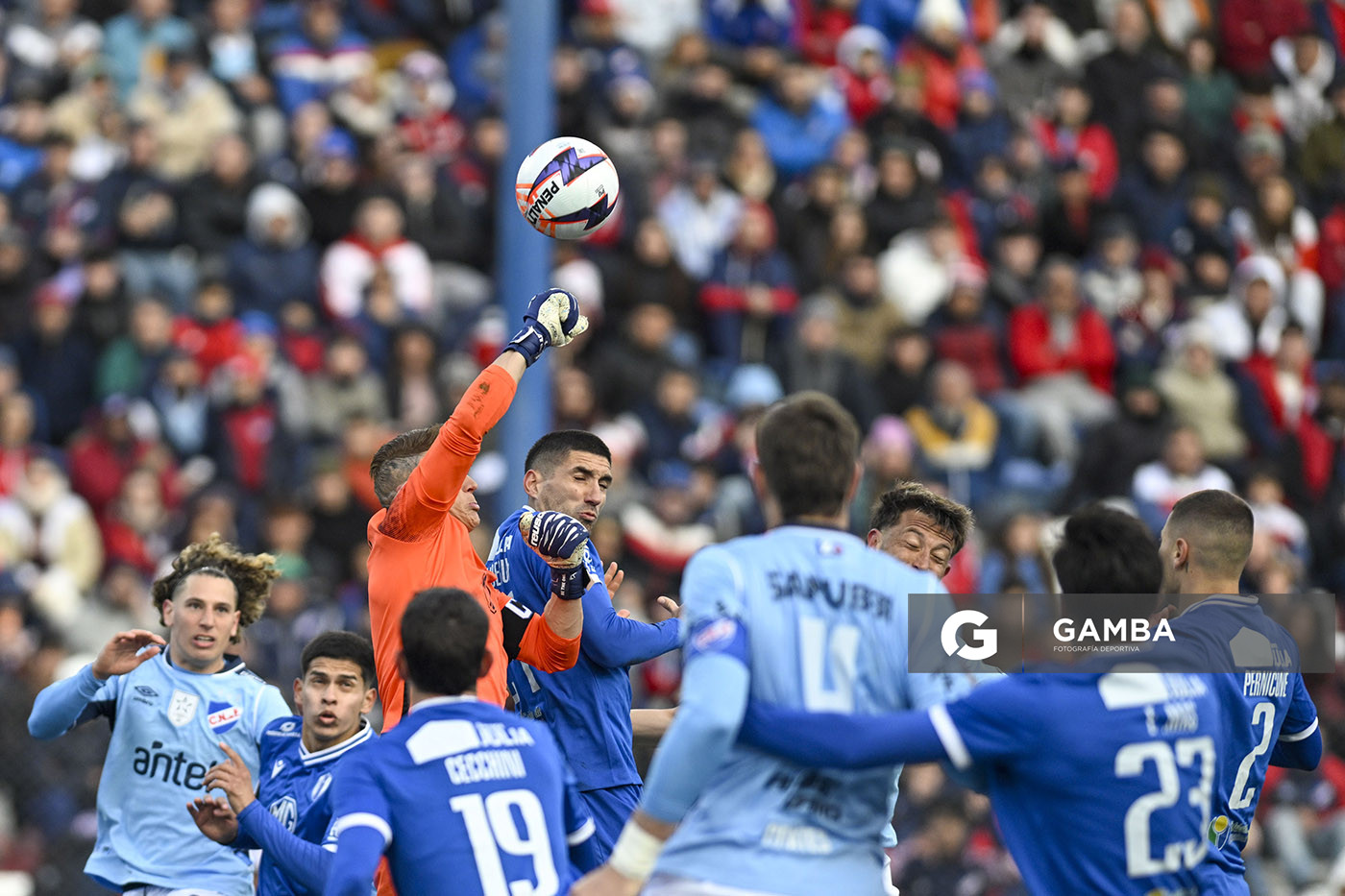 Sebastián Sosa, golero de Juventud, Liga AUF Uruguaya. Estadio Gran Parque Central.