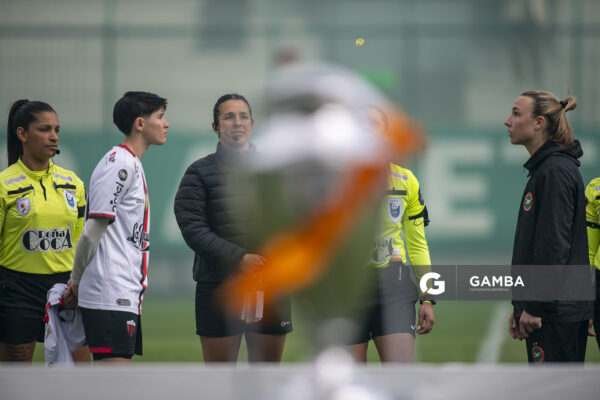 Shannon Rodríguez, árbitra central, 24ª Copa Nacional de Fútbol Femenino .