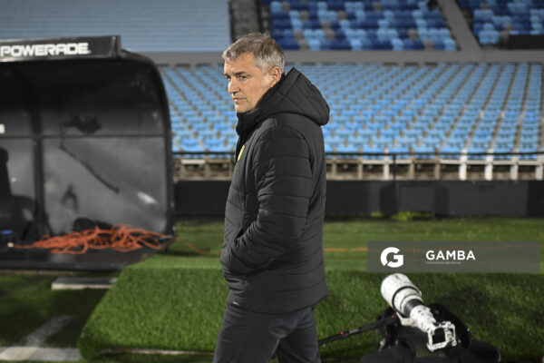 Diego Aguirre, director técnico de Peñarol, Liga AUF Uruguaya. Estadio Centenario.