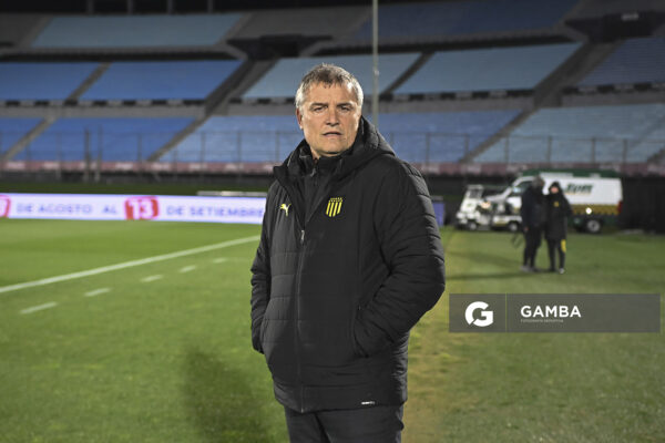 Diego Aguirre, director técnico de Peñarol, Liga AUF Uruguaya. Estadio Centenario.