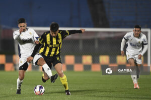 José Álvarez, de Albion, Liga AUF Uruguaya. Estadio Centenario.