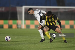 José Álvarez, de Albion, Liga AUF Uruguaya. Estadio Centenario.