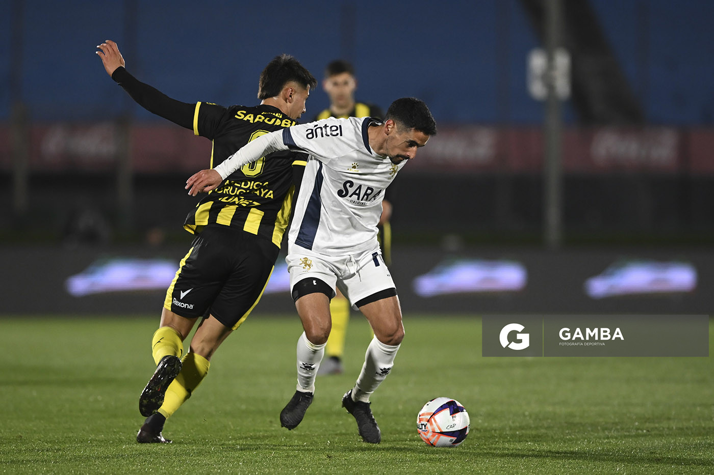 José Álvarez, de Albion, Liga AUF Uruguaya. Estadio Centenario.