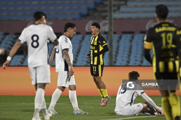Cristian Leonel Jaime, de Peñarol, Liga AUF Uruguaya. Estadio Centenario.
