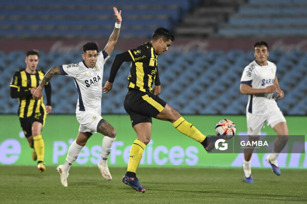 Matías Arezo, de Peñarol, Liga AUF Uruguaya. Estadio Centenario.