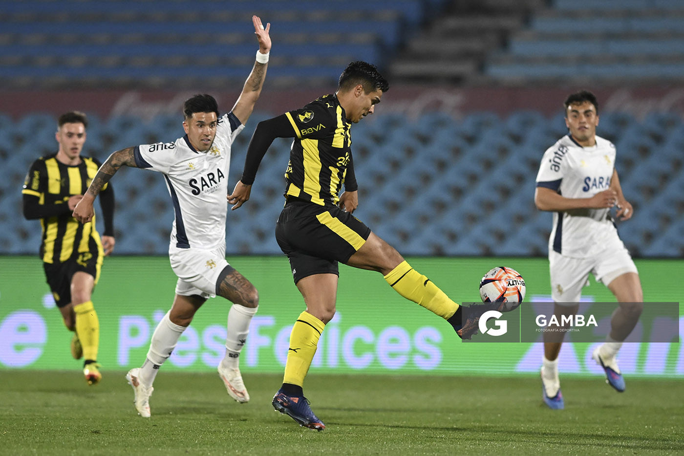 Matías Arezo, de Peñarol, Liga AUF Uruguaya. Estadio Centenario.
