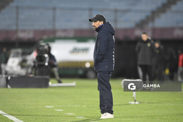 Federico Nievas, director técnico de Albion, Liga AUF Uruguaya. Estadio Centenario.