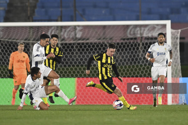 Leandro Umpiérrez, de Peñarol, Liga AUF Uruguaya. Estadio Centenario.
