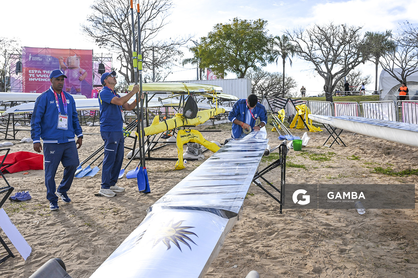 Preparación de los botes. XIII Juegos Suramericanos Santa Fe 2026.