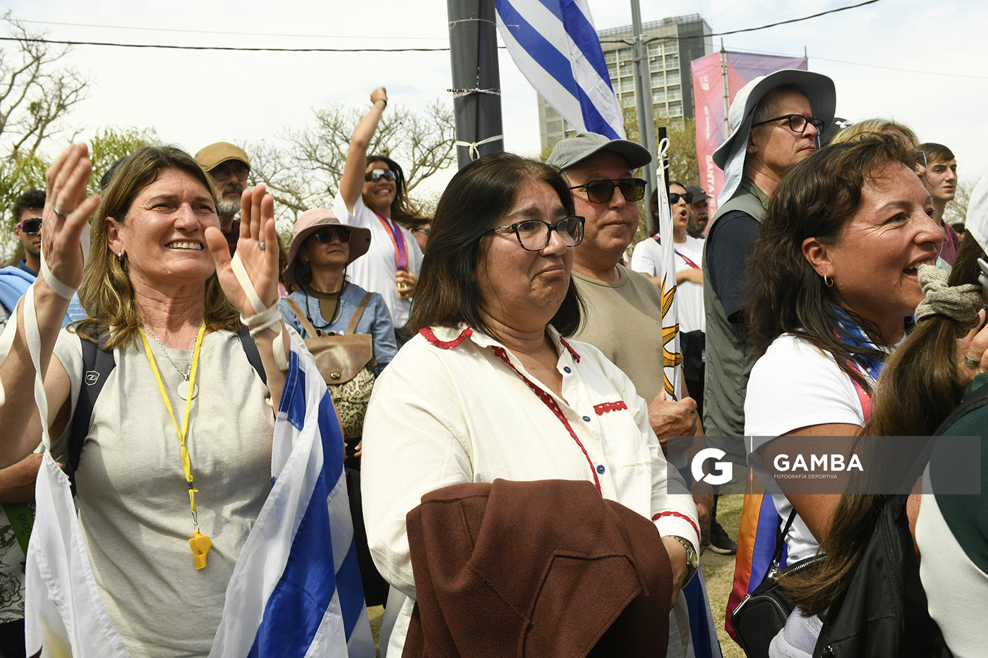 Familiares de los remeros uruguayos. XIII Juegos Suramericanos Santa Fe 2026.