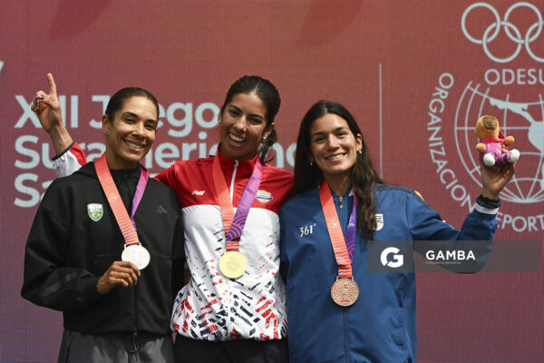Beatriz Tavares, plata; Nicole Martínez, Oro, y Nicole Yarzón. XIII Juegos Suramericanos Santa Fe 2026.