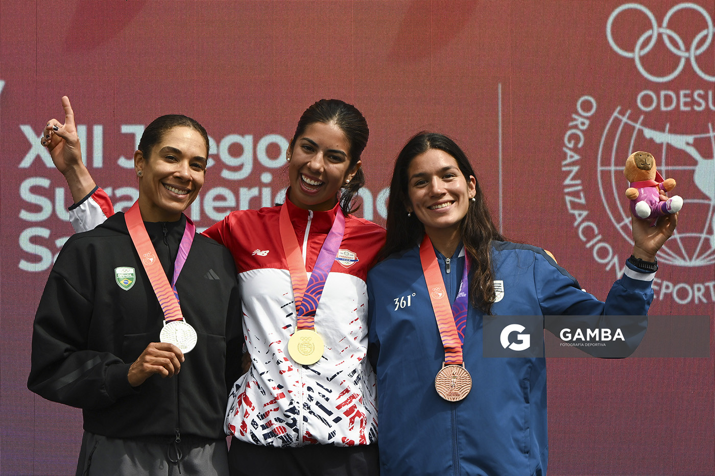 Beatriz Tavares, plata; Nicole Martínez, Oro, y Nicole Yarzón. XIII Juegos Suramericanos Santa Fe 2026.