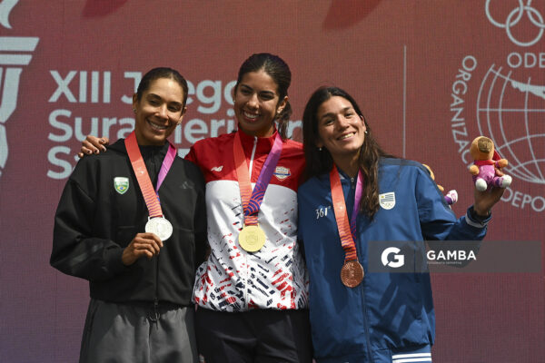 Beatriz Tavares, plata; Nicole Martínez, Oro, y Nicole Yarzón. XIII Juegos Suramericanos Santa Fe 2026.