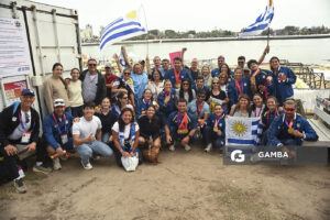 Remeros y familiares en el cierre de la competencia. XIII Juegos Suramericanos Santa Fe 2026.