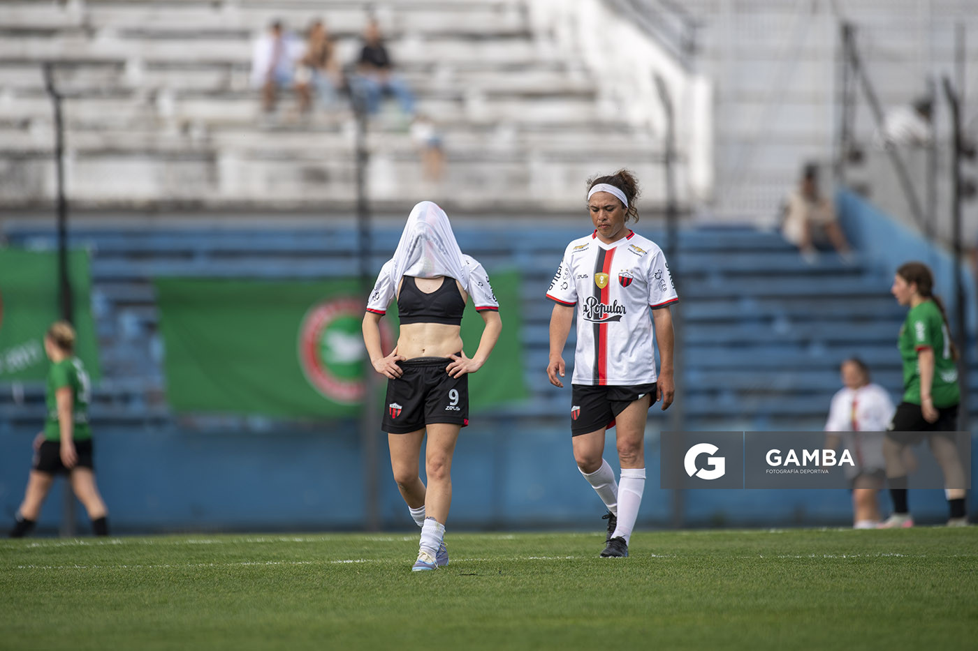 Sofía Ruiz Díaz y Luciana Yubar, de Litoral. 24ª Copa Nacional de Fútbol Femenino .