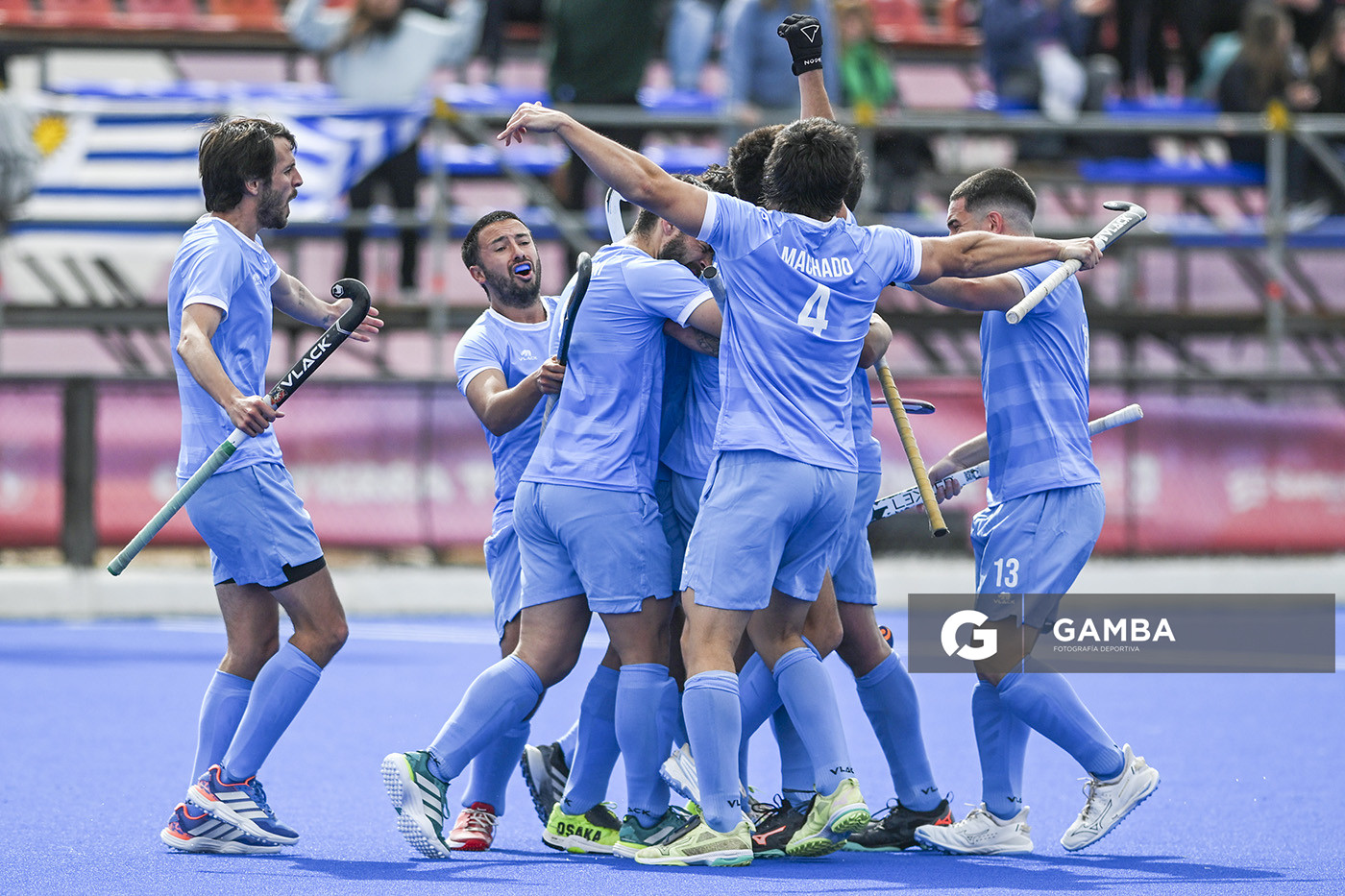 Jugadores de Uruguay festejan gol convertido por Federico Galindo. XIII Juegos Suramericanos Santa Fe 2026.