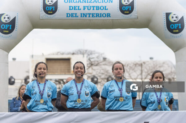 Valentina Pereyra, árbitra central, 24ª Copa Nacional de Fútbol Femenino .
