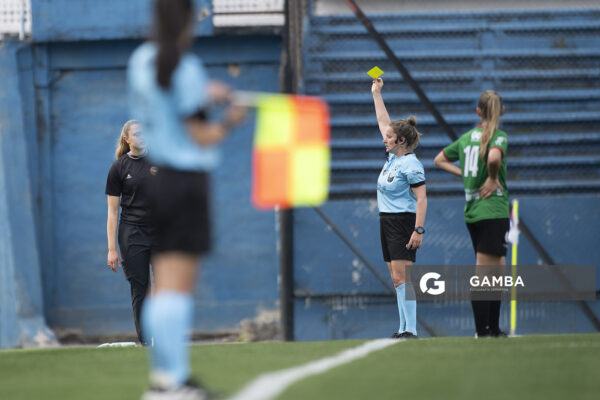 Valentina Pereyra, árbitra central, 24ª Copa Nacional de Fútbol Femenino .