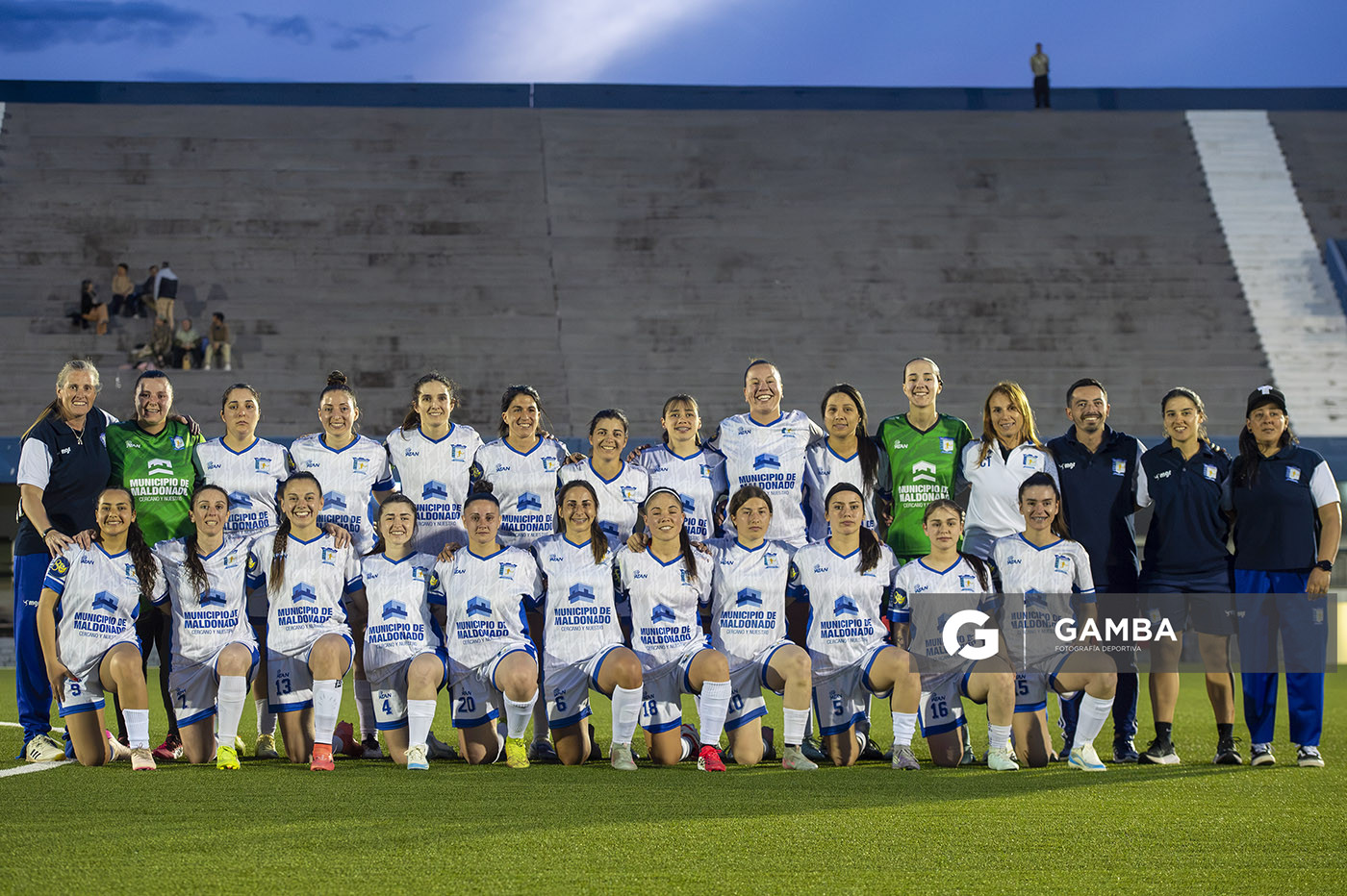 Plantel y cuerpo técnico de Maldonado. 3ª Copa Nacional de Selecciones Femenina.