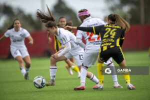 Yamila Dornelles, de Nacional, Campeonato Uruguayo Femenino. Complejo Rentistas.