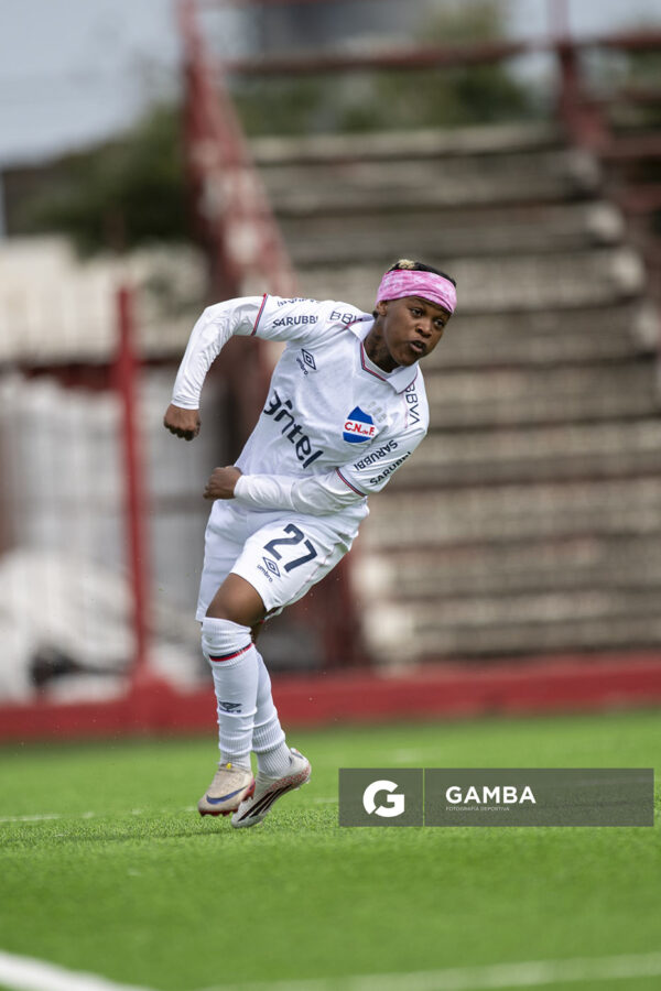 Sinoxolo Cesane, de Nacional, Campeonato Uruguayo Femenino. Complejo Rentistas.