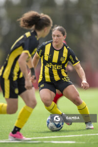 Miya Grant-Clavijo, de Peñarol, Campeonato Uruguayo Femenino. Complejo Rentistas.