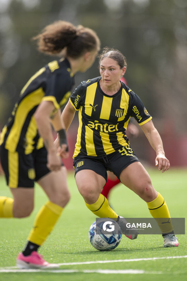 Miya Grant-Clavijo, de Peñarol, Campeonato Uruguayo Femenino. Complejo Rentistas.