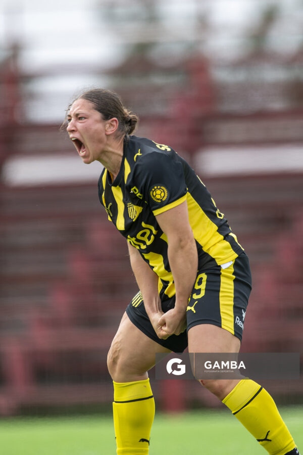 Miya Grant-Clavijo, de Peñarol, Campeonato Uruguayo Femenino. Complejo Rentistas.