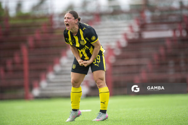 Miya Grant-Clavijo, de Peñarol, Campeonato Uruguayo Femenino. Complejo Rentistas.
