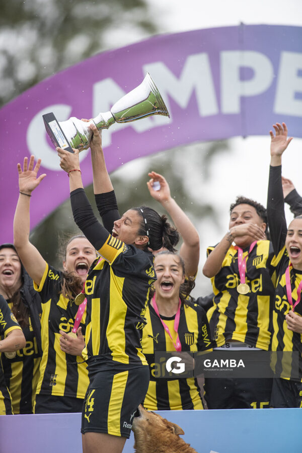Peñarol Campeón. Campeonato Uruguayo Femenino. Complejo Rentistas.