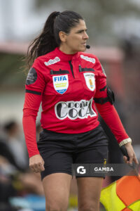 Adela Sánchez, primera árbitra asistente, Campeonato Uruguayo Femenino. Complejo Rentistas.