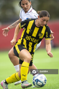Miya Grant-Clavijo, de Peñarol, Campeonato Uruguayo Femenino. Complejo Rentistas.